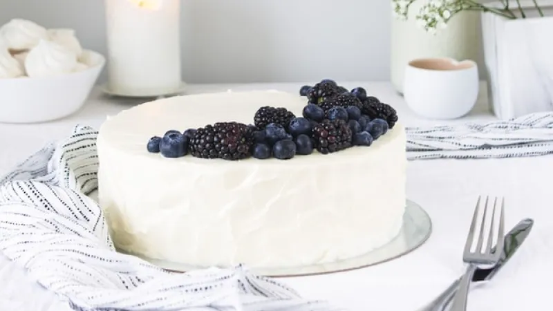 Dort s krémem a ovocem