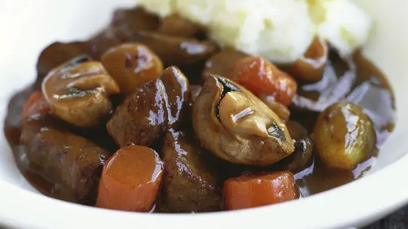 Hovězí líčka na víně s bramborovou kaší