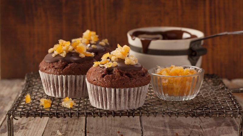 Čokoládové muffiny s kandovanou pomerančovou kůrou