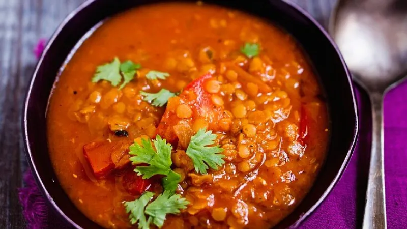 Čočková polévka s kari a limetkou