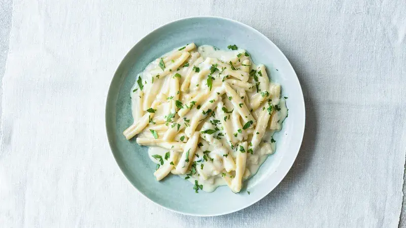Těstoviny s jednoduchou sýrovou omáčkou