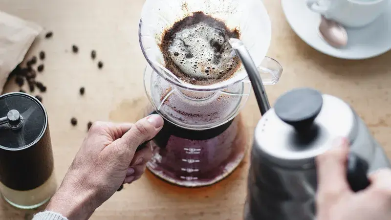 Překapávaná káva