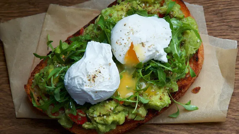 Guacamole s pošírovaným vejcem