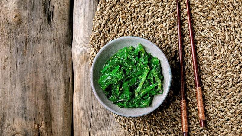 13410546-Japanese-Wakame-chuka-seaweed-salad-with-sesame-seeds.jpeg