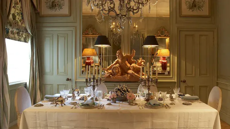 Slavnostně prostřený stůl