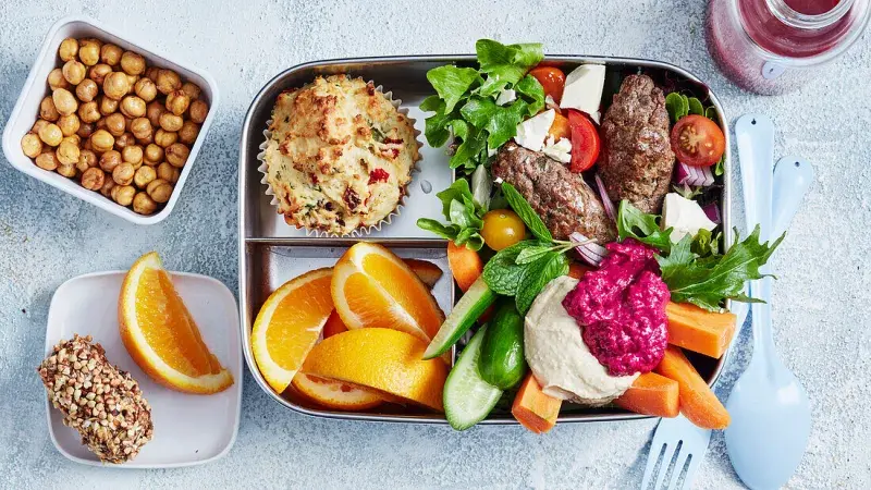 Bentó krabička s obědem z blízkovýchodní kuchyně