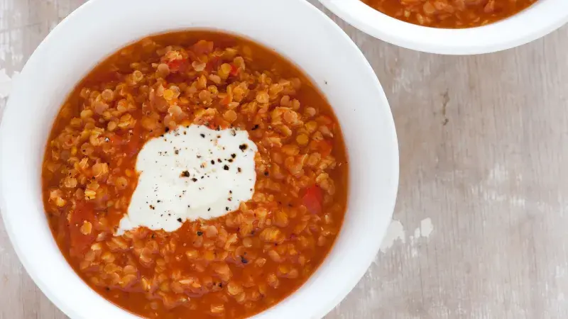 polévka y červené čočky