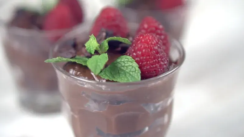 Avokádová čokoládová pěna