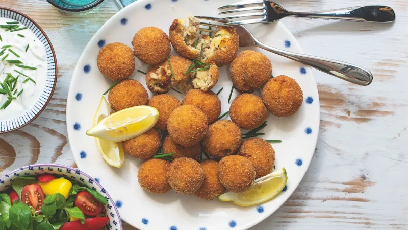 Smažené kuličky z uzené makrely