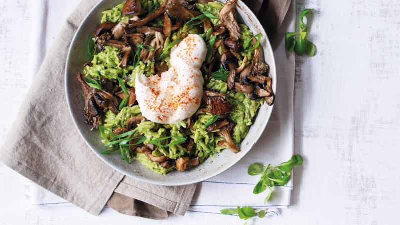 Zelené orzotto s houbami