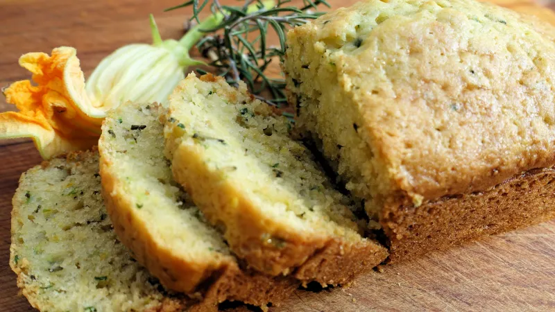 Cuketový nákyp se šunkovým salámem