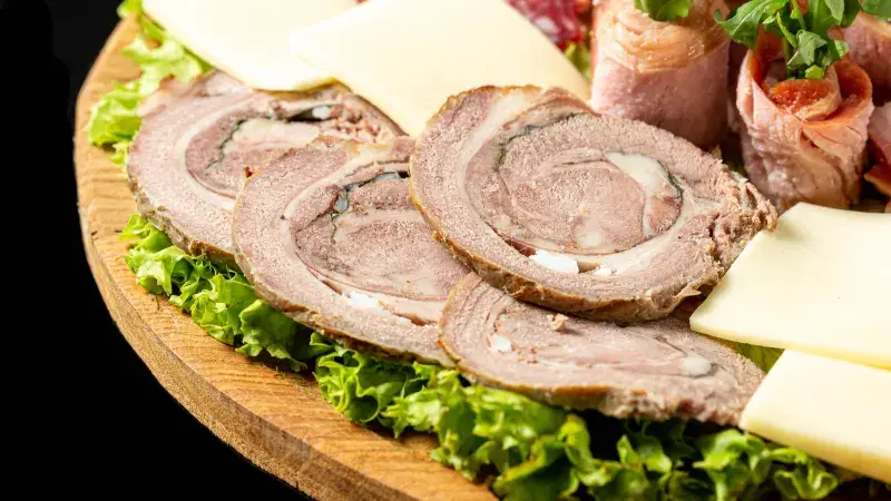 Vepřová roláda se švestkovou omáčkou