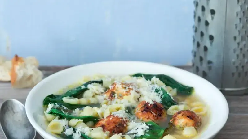 Kuřecí kuličky v minestrone