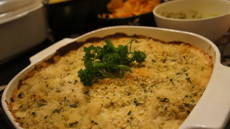 Zapečený květák se třemi druhy sýra