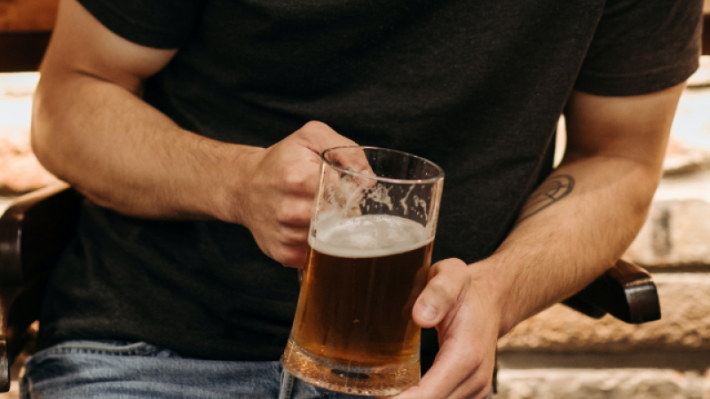 pivo v ruce