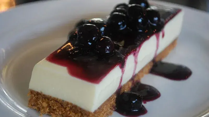 Cheesecake s borúvkovým přelivem