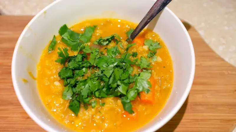 Polévka s červenou čočkou