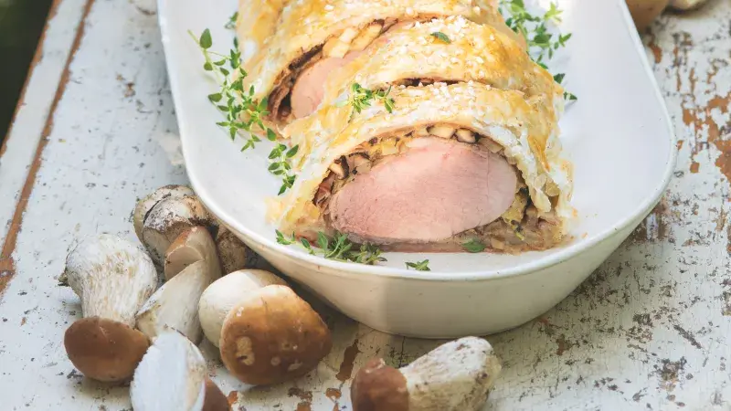 Panenka à la Wellington s houbovým přelivem