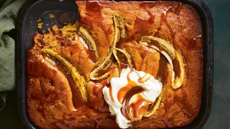 Banánový nákyp se smetanou a karamelem