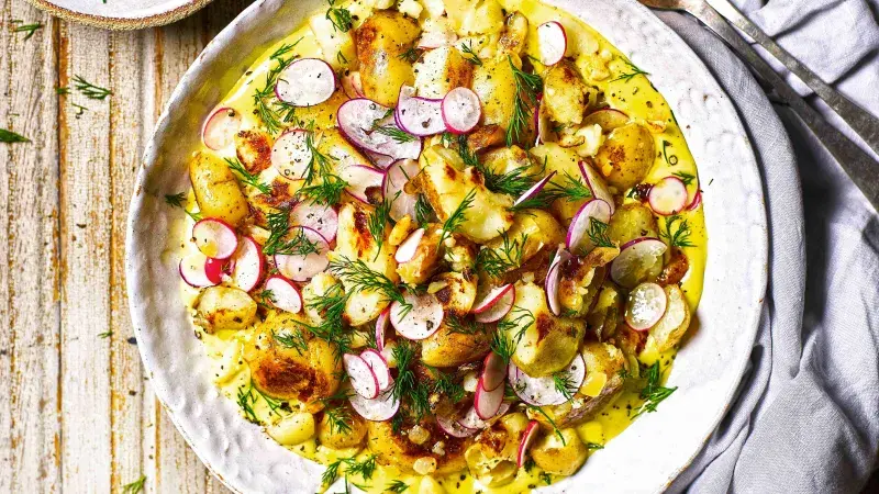 Bouchané brambory s ředkvičkami a omáčkou aïoli