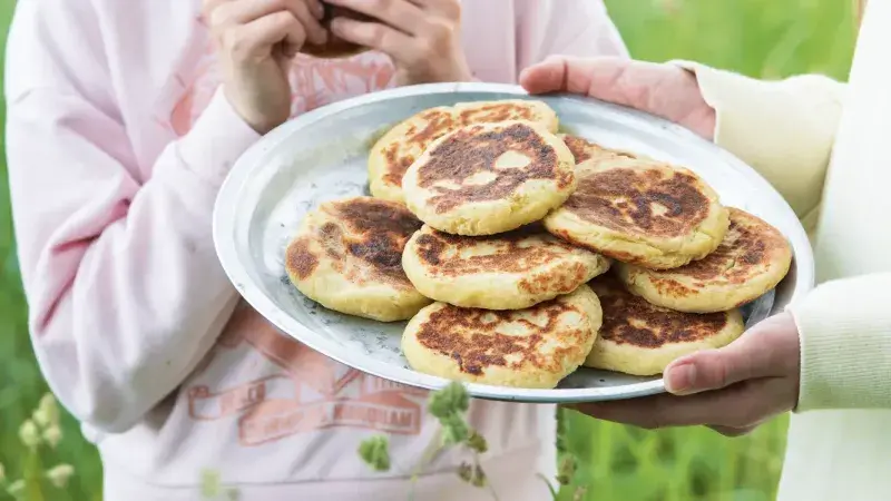 Bramborové placky na kameni