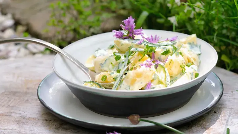 Bramborový salát s pažitkou