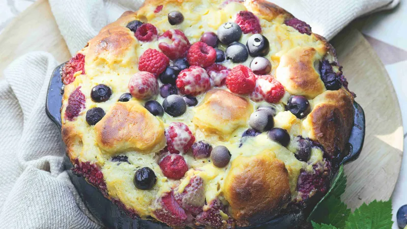 Brioškový nákyp s lesním ovocem