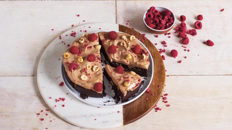 Brownies s lískovými oříšky a krémem z mléčné čokolády