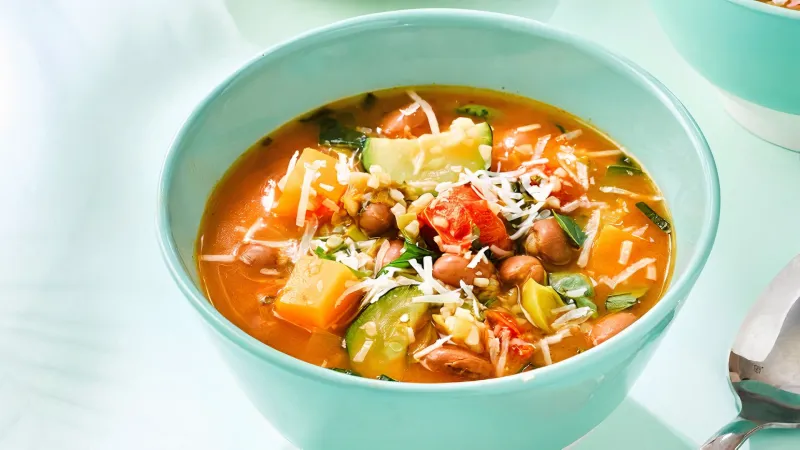 Letní fazolová polévka s bulgurem