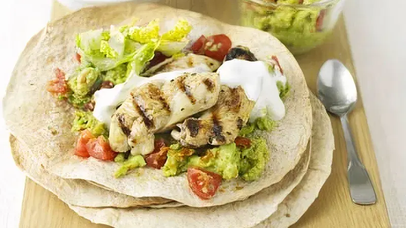 Wrapy s kuřecím masem a guacamole