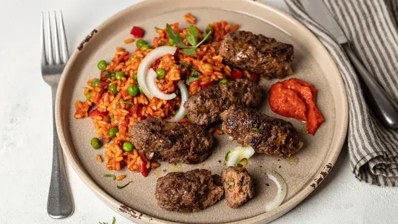 Čevabčiči se zeleninovou rýží