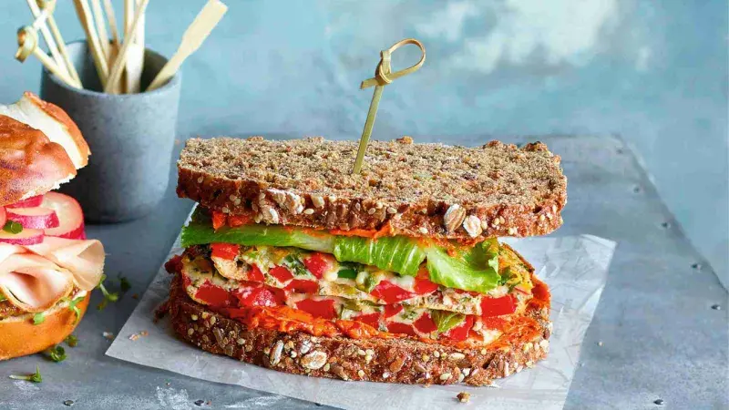 Semínkový chléb s barevnou frittatou