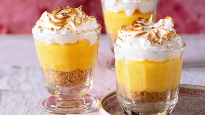 Citronový koláč s pusinkami ve skleničce