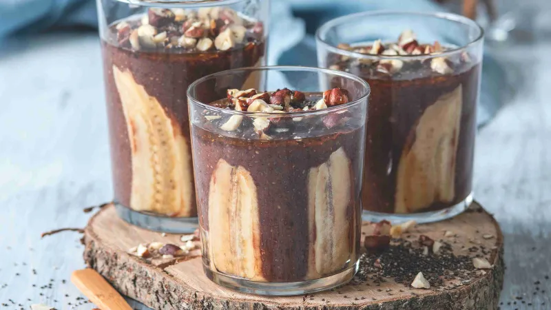 Čokoládový chia pudink s banánem a lískovými oříšky