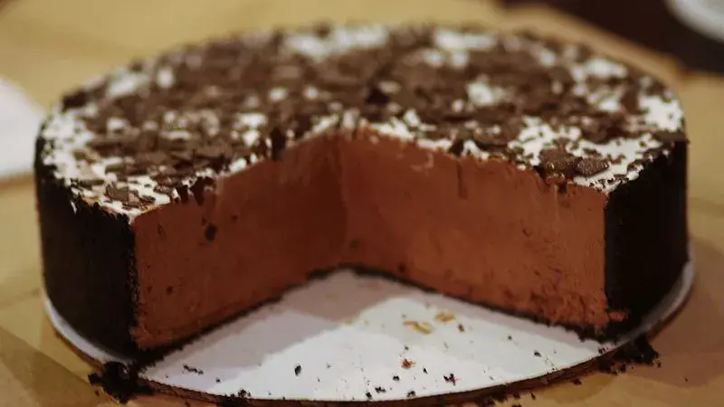 Dvojnásobně čokoládový veganský cheesecake 