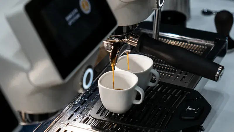 Pro šálek lahodné kávy již nemusíte běžet do kavárny, zkuste to doma