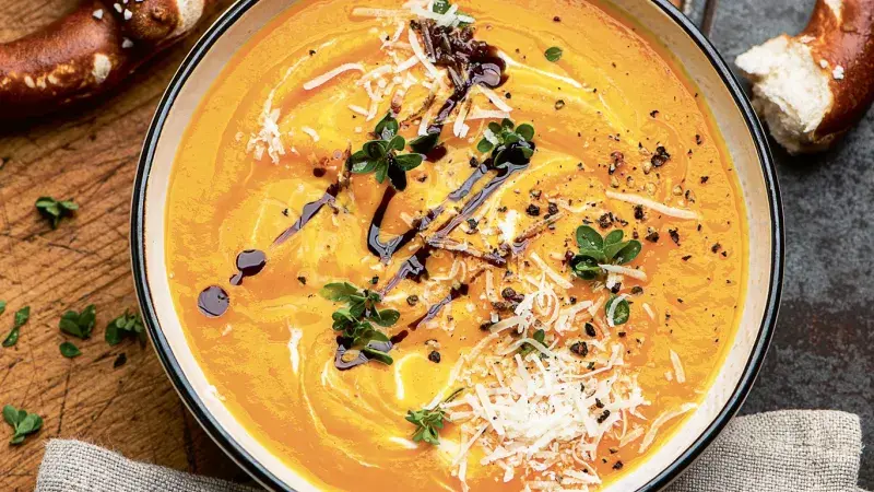 Dýňová polévka s parmazánem
