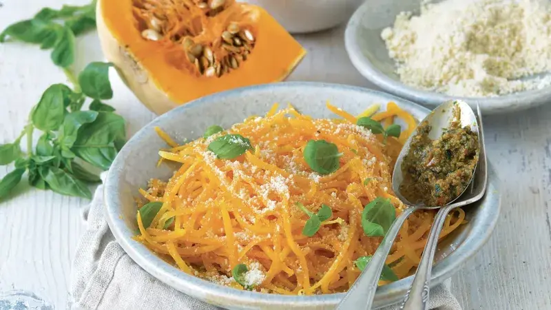 Dýňové špagety & rajské pesto