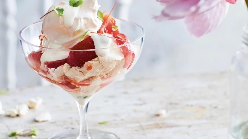 Eton Mess s jahodami a pusinkami