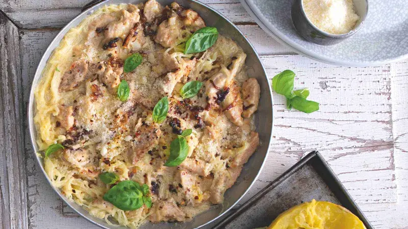 Falešné kuřecí Alfredo ze špagetové dýně