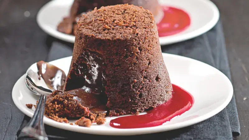 Čokoládový fondant s višňovým coulis