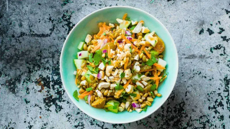 Freekeh naslano s jablkem a ořechy