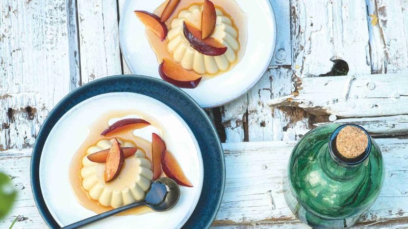 Heřmánková panna cotta s blumami a medovým rozvarem