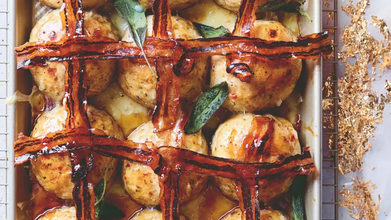 Hot cross buns se slaninou