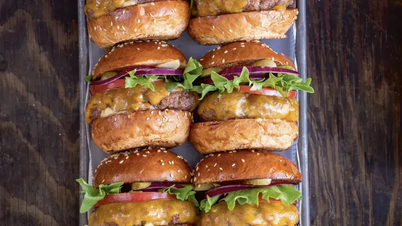 Hovězí cheeseburger