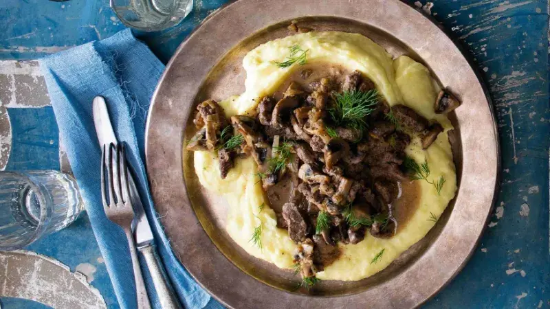 Hovězí Stroganov (moderní pohled)