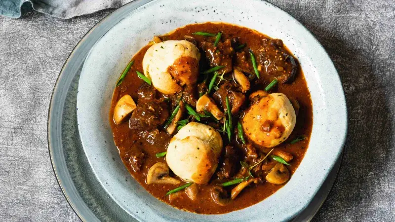 Hovězí na pivu s čedarovými knedlíčky