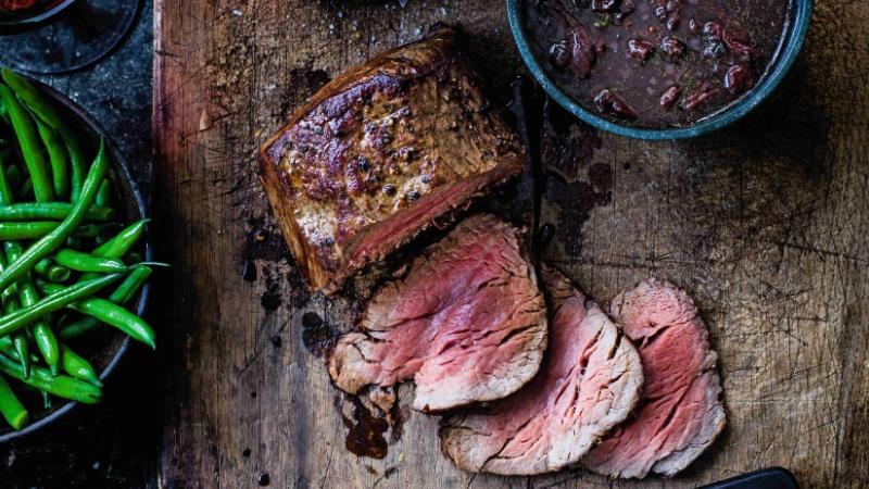 Hovězí steak s omáčkou z portského a hranolky