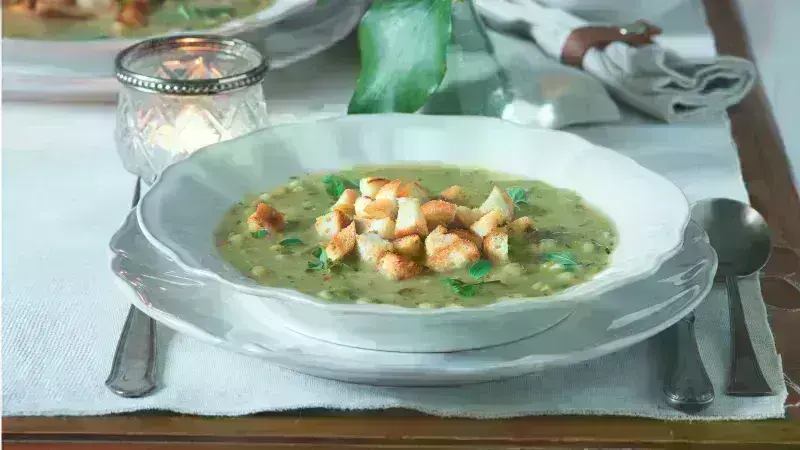 Hrachová polévka s krutony