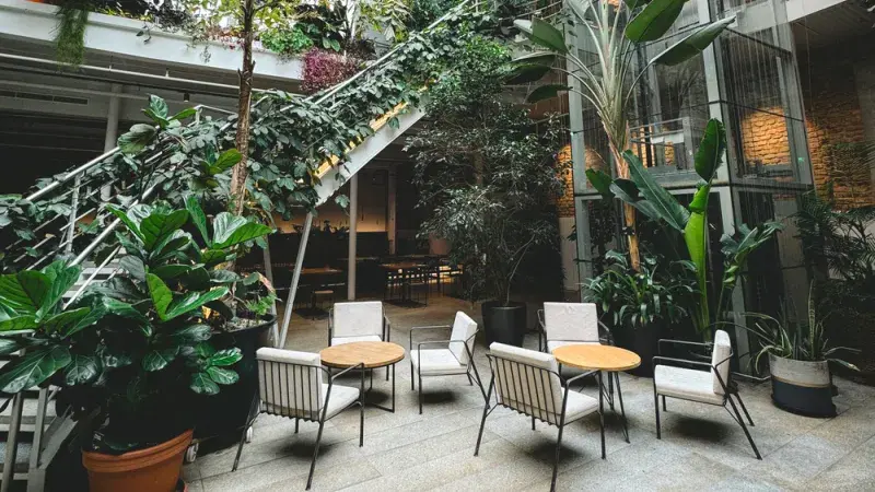 Interiér restaurace Mazel